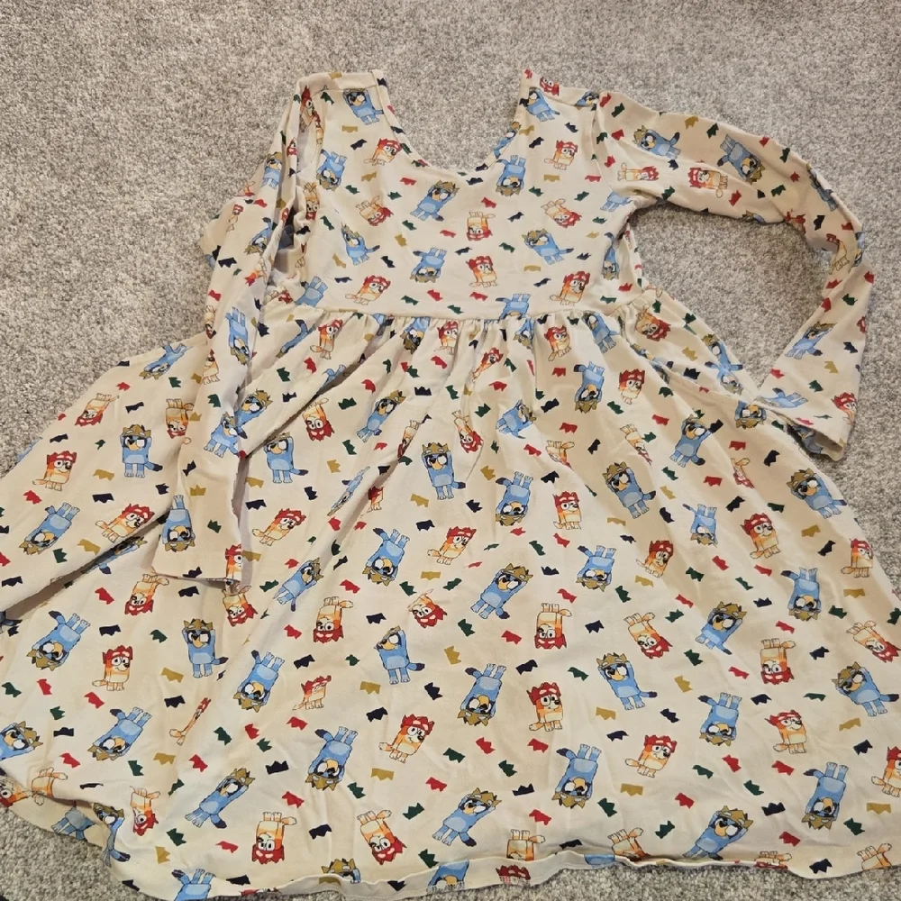 Hanna Andersson Cream Kids Top with Bluey and Red Character Print